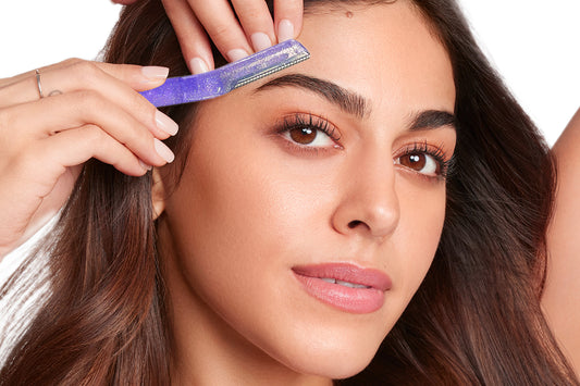 Face Razors For Women Vs. Face Waxing For Women